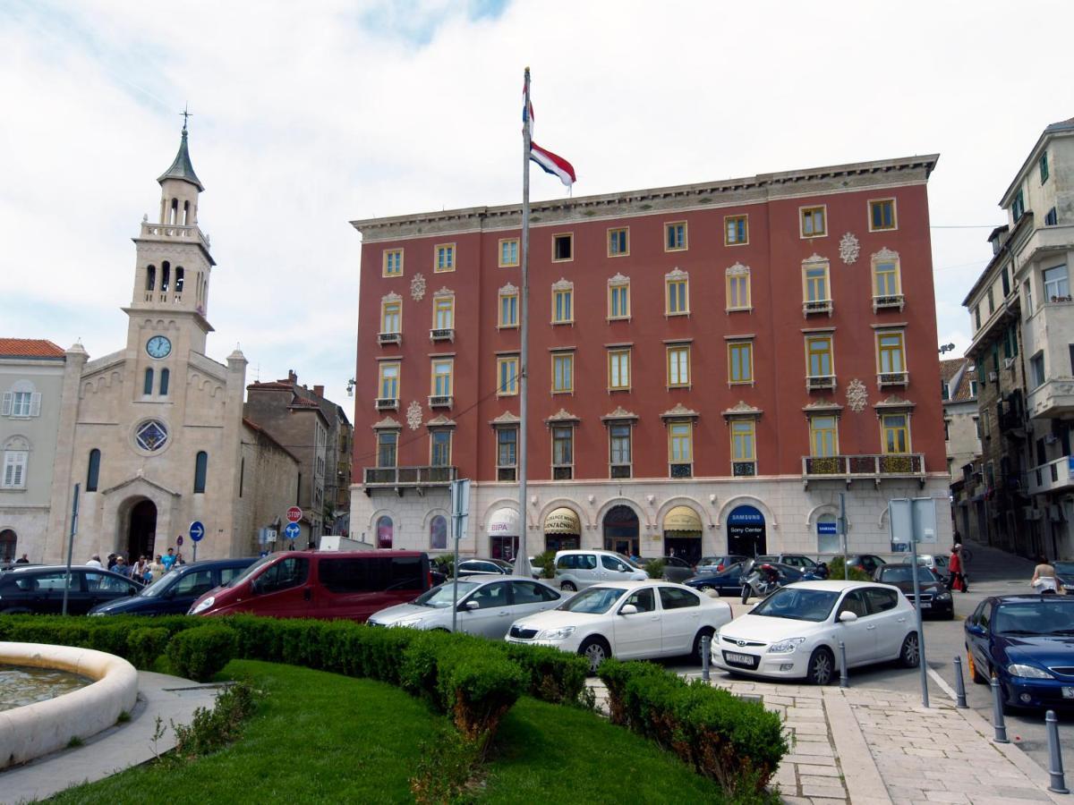 Famous Promenade Riva Apartment Split Exterior photo